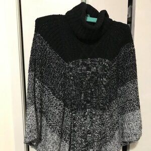 Ricki's Ladies Poncho Size M/L